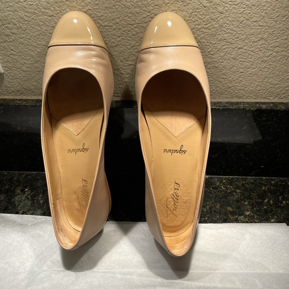 Trotters nude color flats